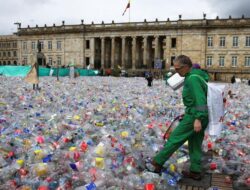 Bogota Alun-Alun Tenggelam Banjir Sampah Plastik