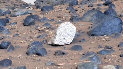 Pertama Kali: Batu Berwarna di Mars, Lihat Penampakannya!