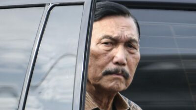 Luhut Dorong Distribusi Bansos dengan Teknologi Tepat
