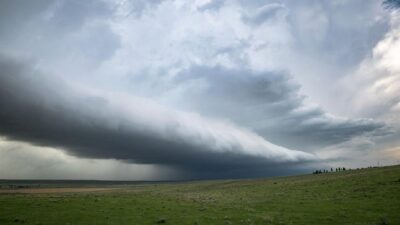 Awan Tsunami: Perbandingan Fenomena di Portugal dan Indonesia