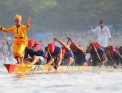 Mengenal Pacu Jalur, Balap Perahu Tradisional Riau yang Viral