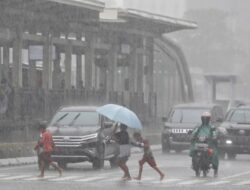 Penyebab Hujan di Bulan Agustus: Bongkar Faktor Pemicunya