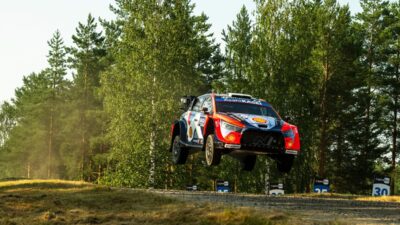 Hyundai Dua Besar di Finlandia: Tanak Pemimpin Awal WRC